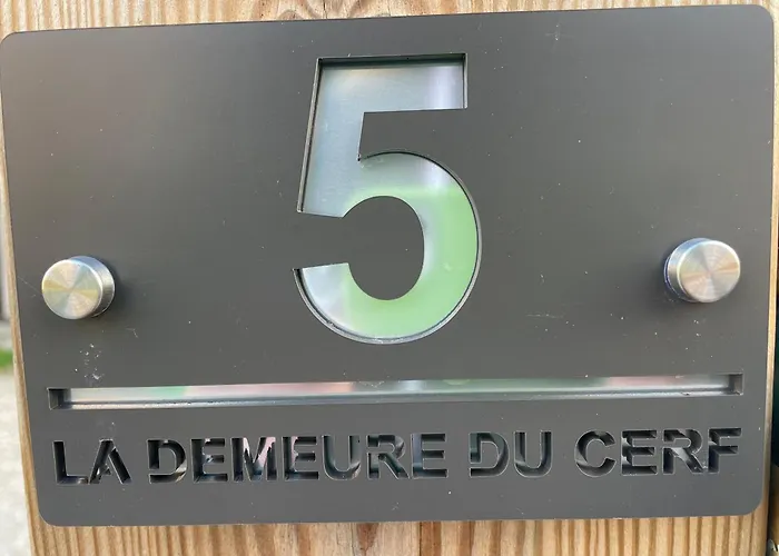 La Demeure Du Cerf Elegant Gite Prive En Sologne Pour 6 Personnes Avec Jacuzzi Et Piscine Chauffee A Proximite Immediate Parc Ffe Center Parc Et Proche Zoo De Beauval
