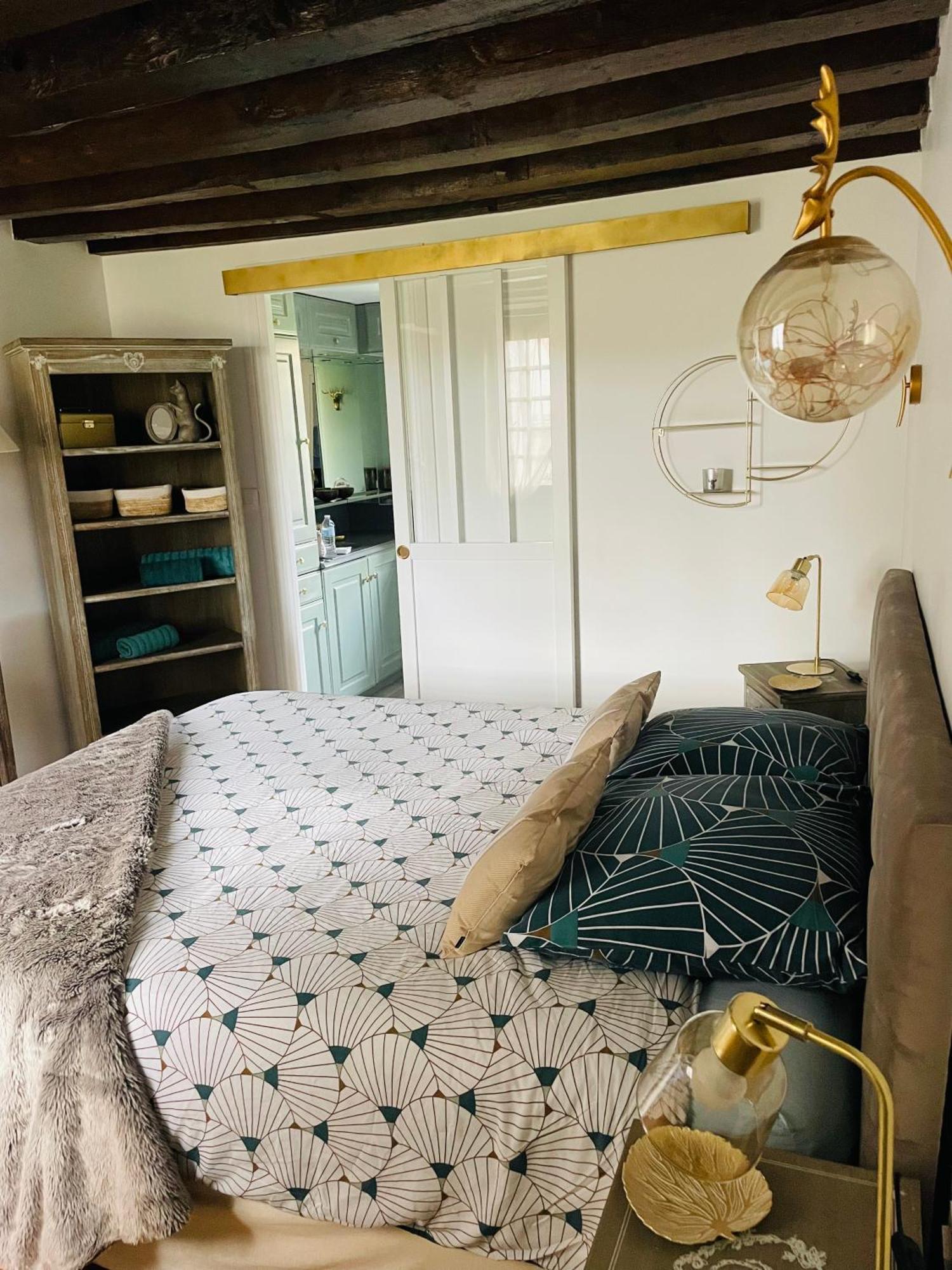 Holiday home La Demeure Du Cerf: Charming Sologne With Jacuzzi And Heated Pool